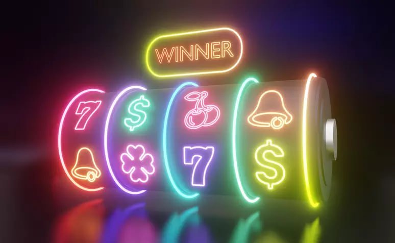 Tampilan aplikasi mobile pantera303 menampilkan menu utama dengan opsi sportsbook, live dealer, dan slot